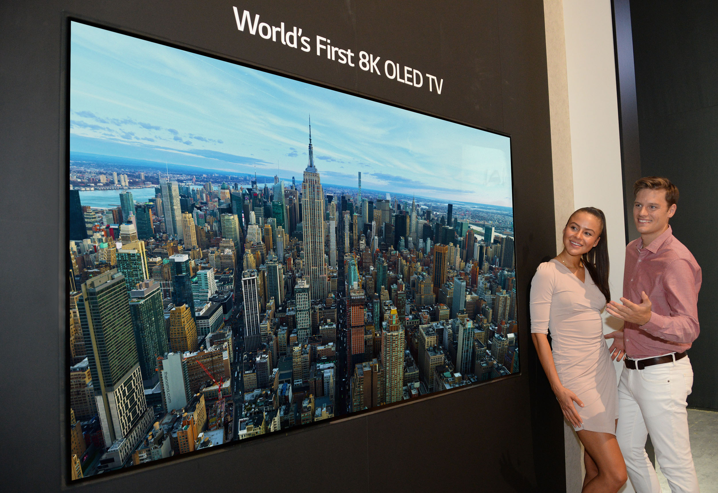 TV OLED 8K Pertama di Dunia