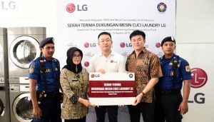 Penyerahan 4 Mesin Cuci LG